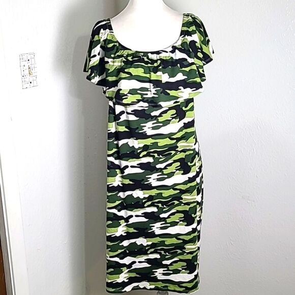 Absolutely ❤️ it!! Green Black & White Camouflage Dress Ruffle Neckline 2X NWT - Picture 1 of 10